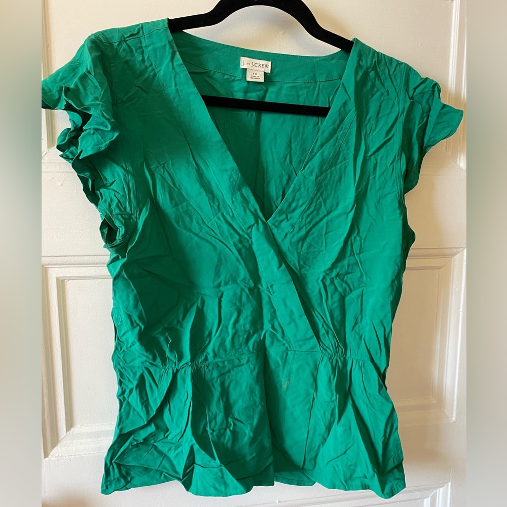 🌻Green V-Neck Women's Top